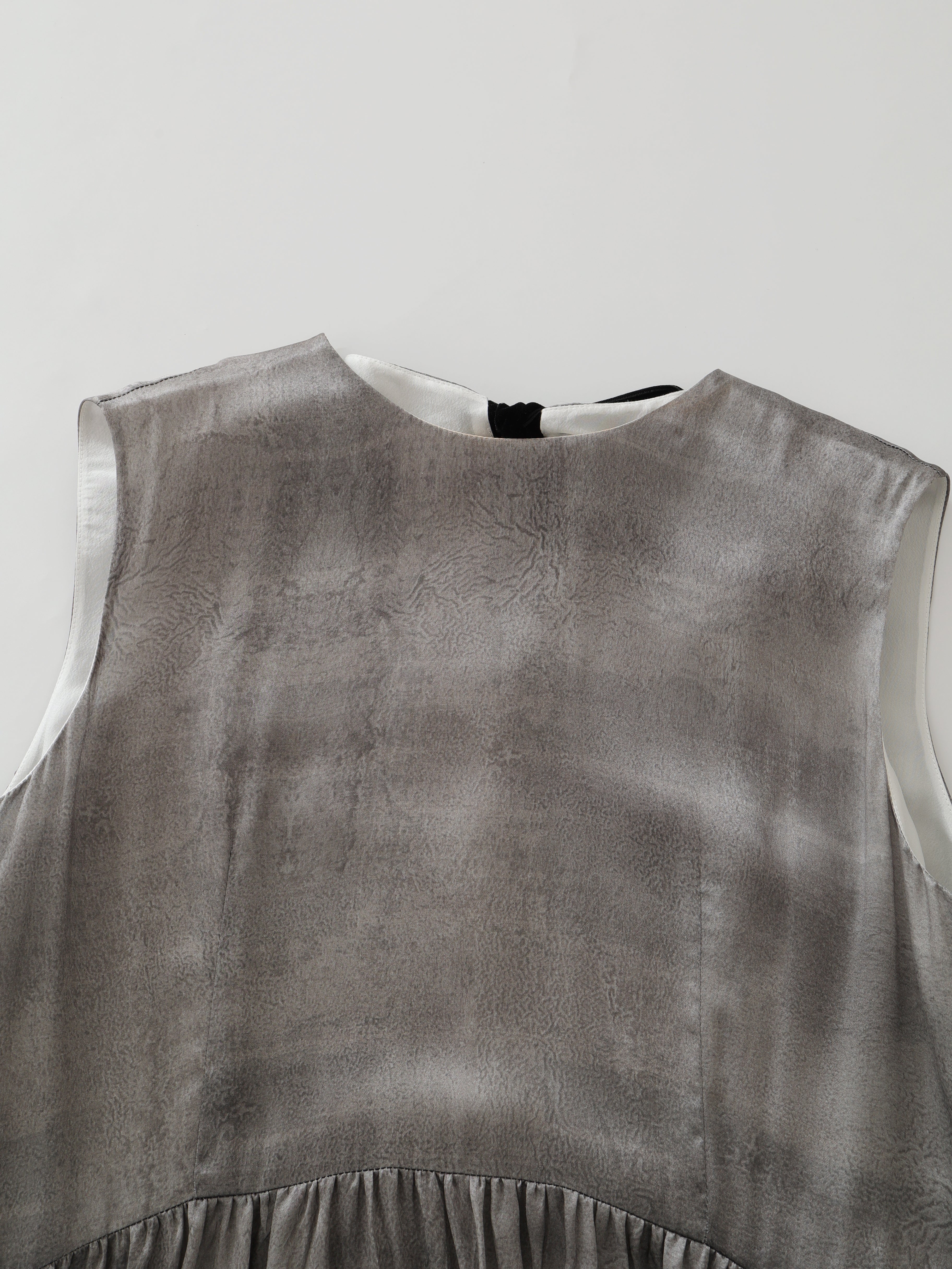 SS25 - Artist Collaboration "Bee" Printed silk tie dress at back