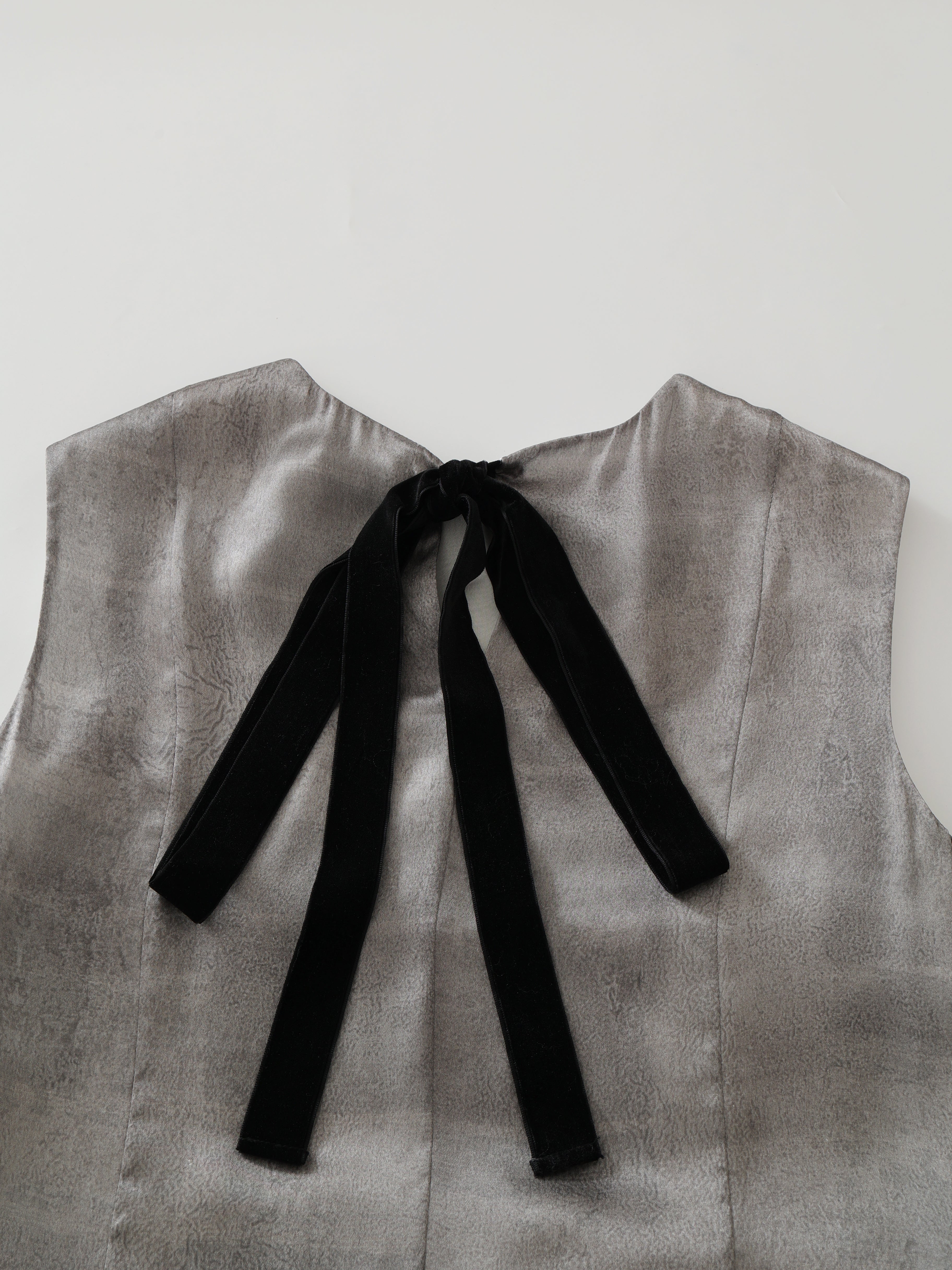 SS25 - Artist Collaboration "Bee" Printed silk tie dress at back