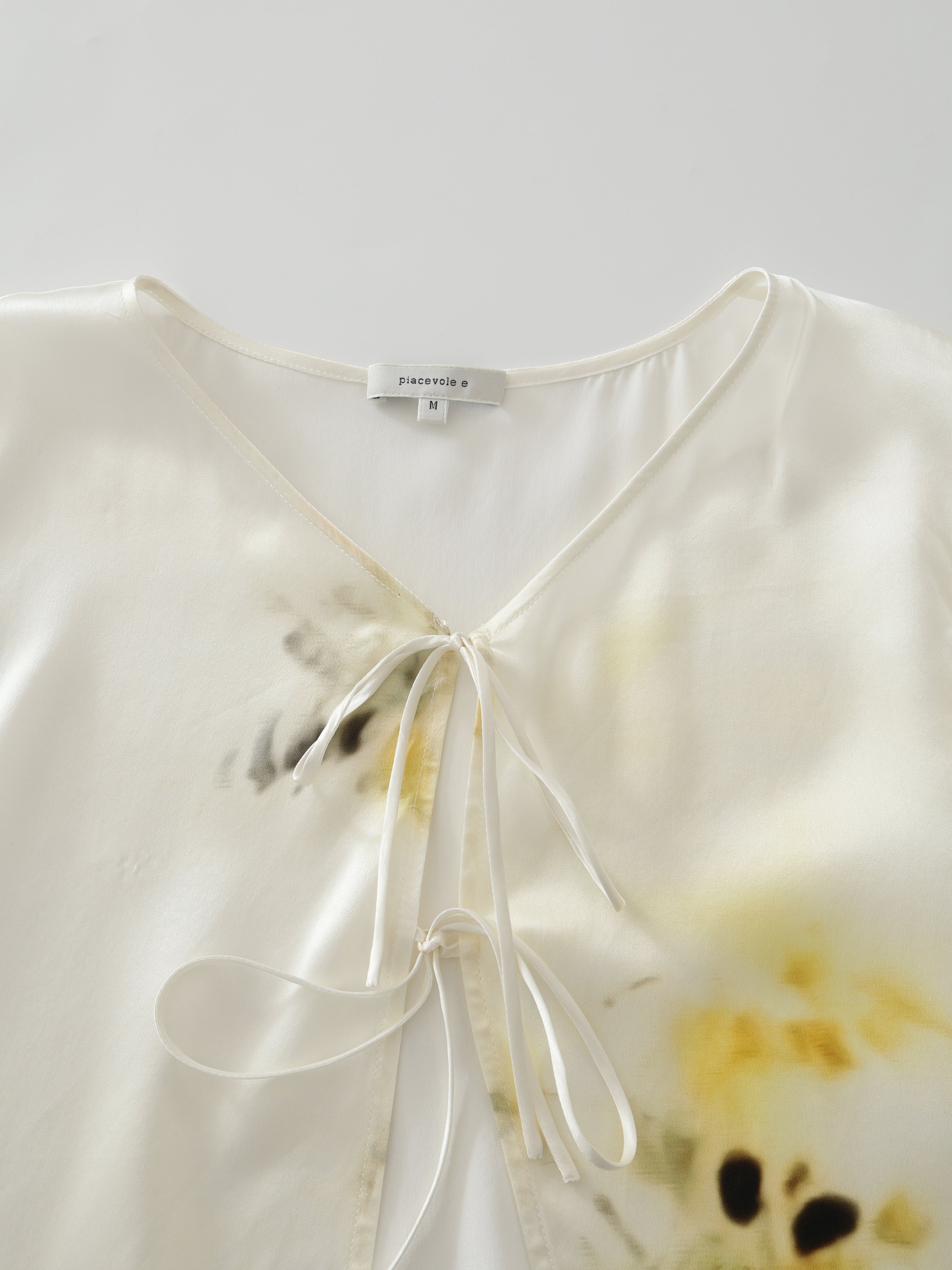 SS25 - Artist Collaboration "Bee" Silk short-sleeved lace-up top
