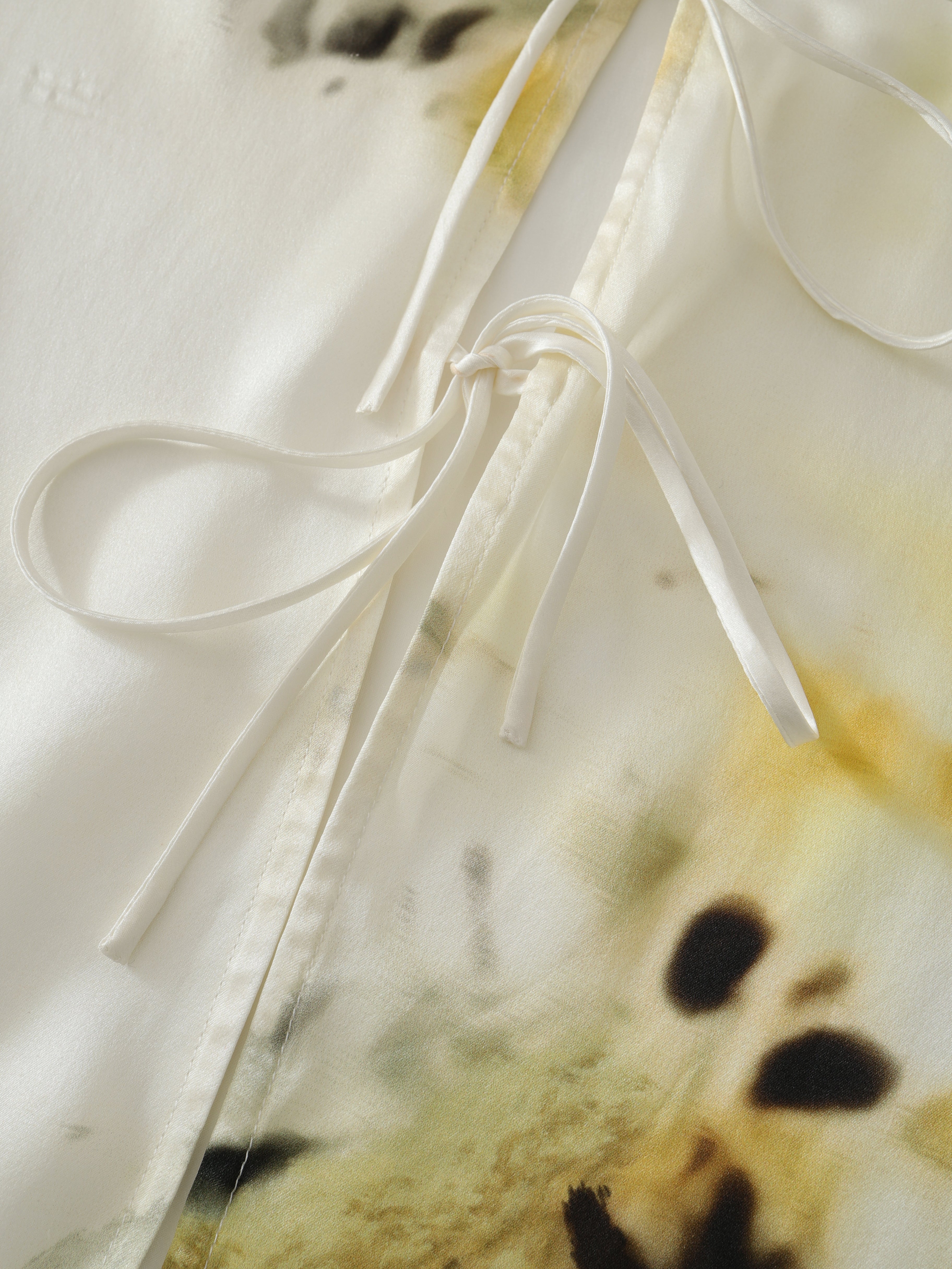 SS25 - Artist Collaboration "Bee" Silk short-sleeved lace-up top