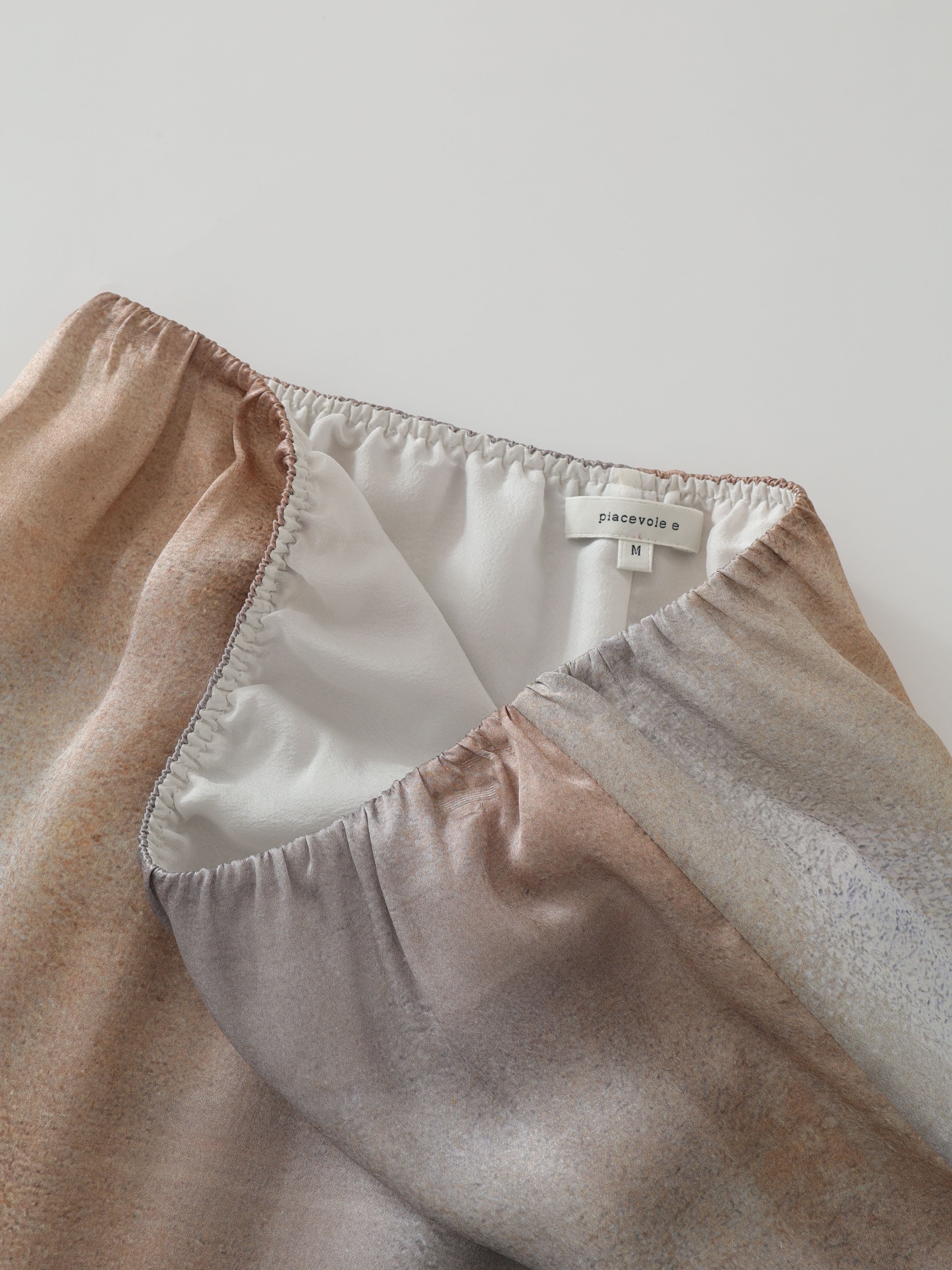 SS25 - Artist Collaboration "Bee" Printed silk stretch-waist short skirt