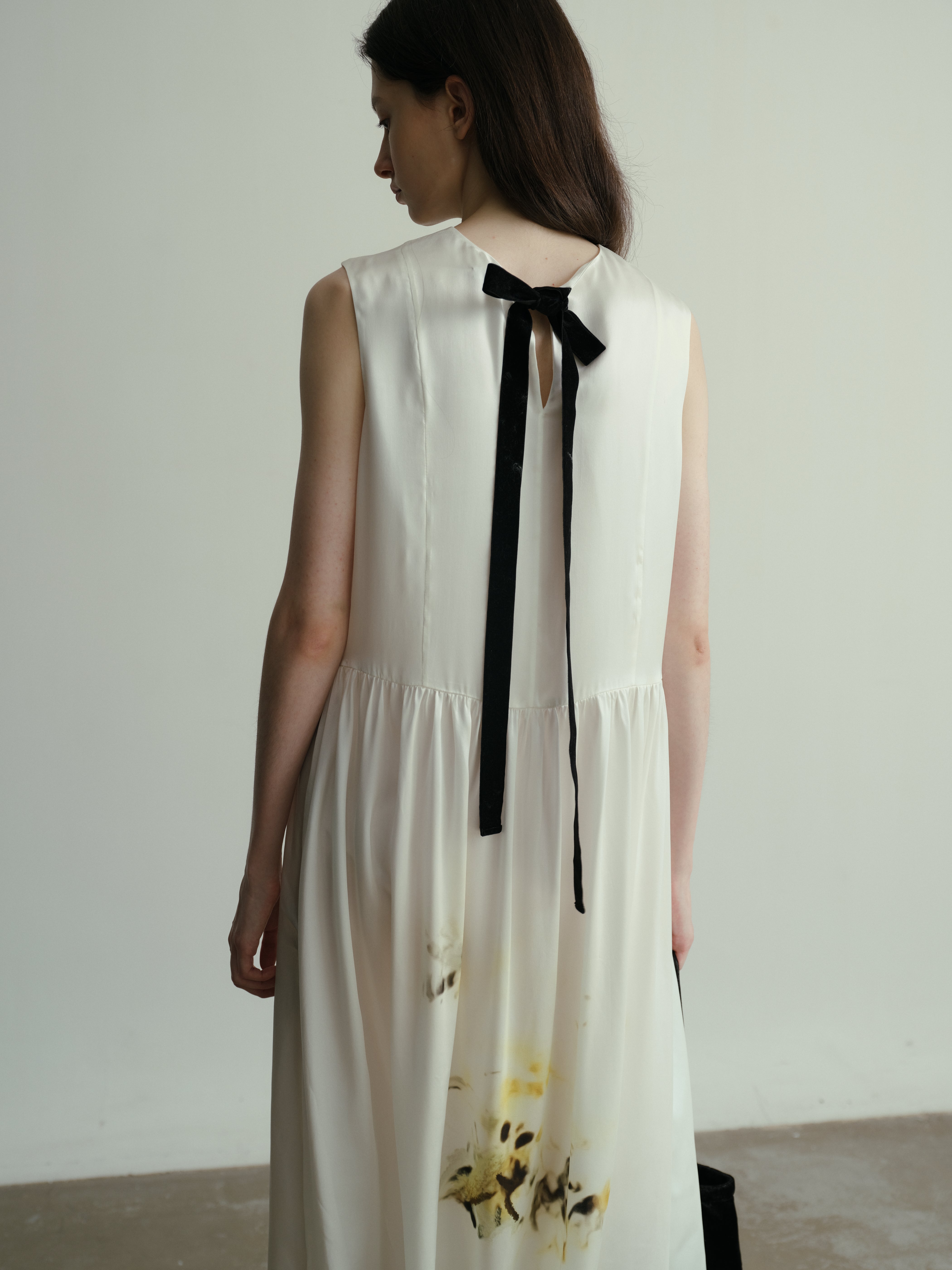 SS25 - Artist Collaboration "Bee" Printed silk tie dress at back