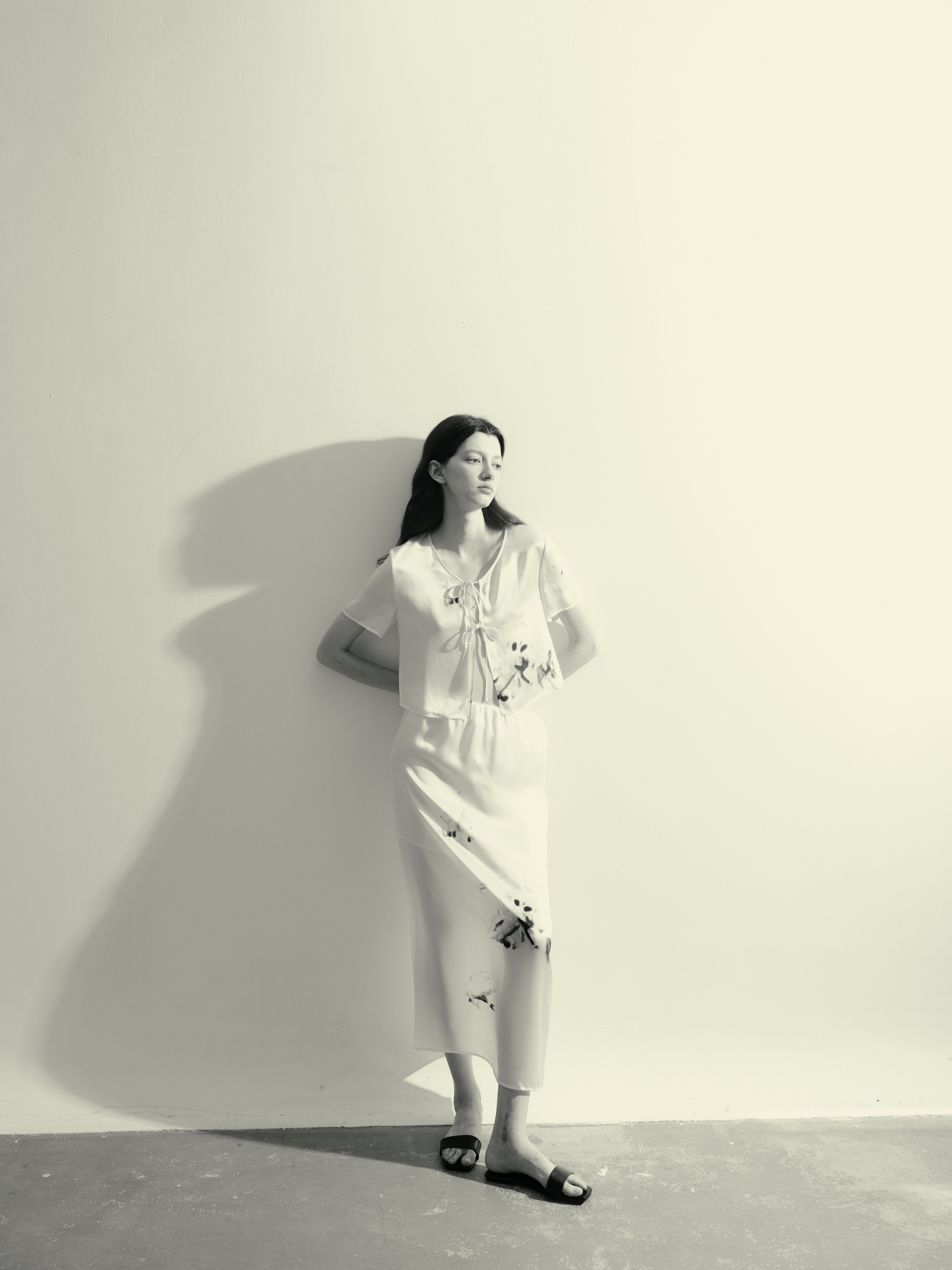 SS25 - Artist Collaboration "Bee" Silk short-sleeved lace-up top