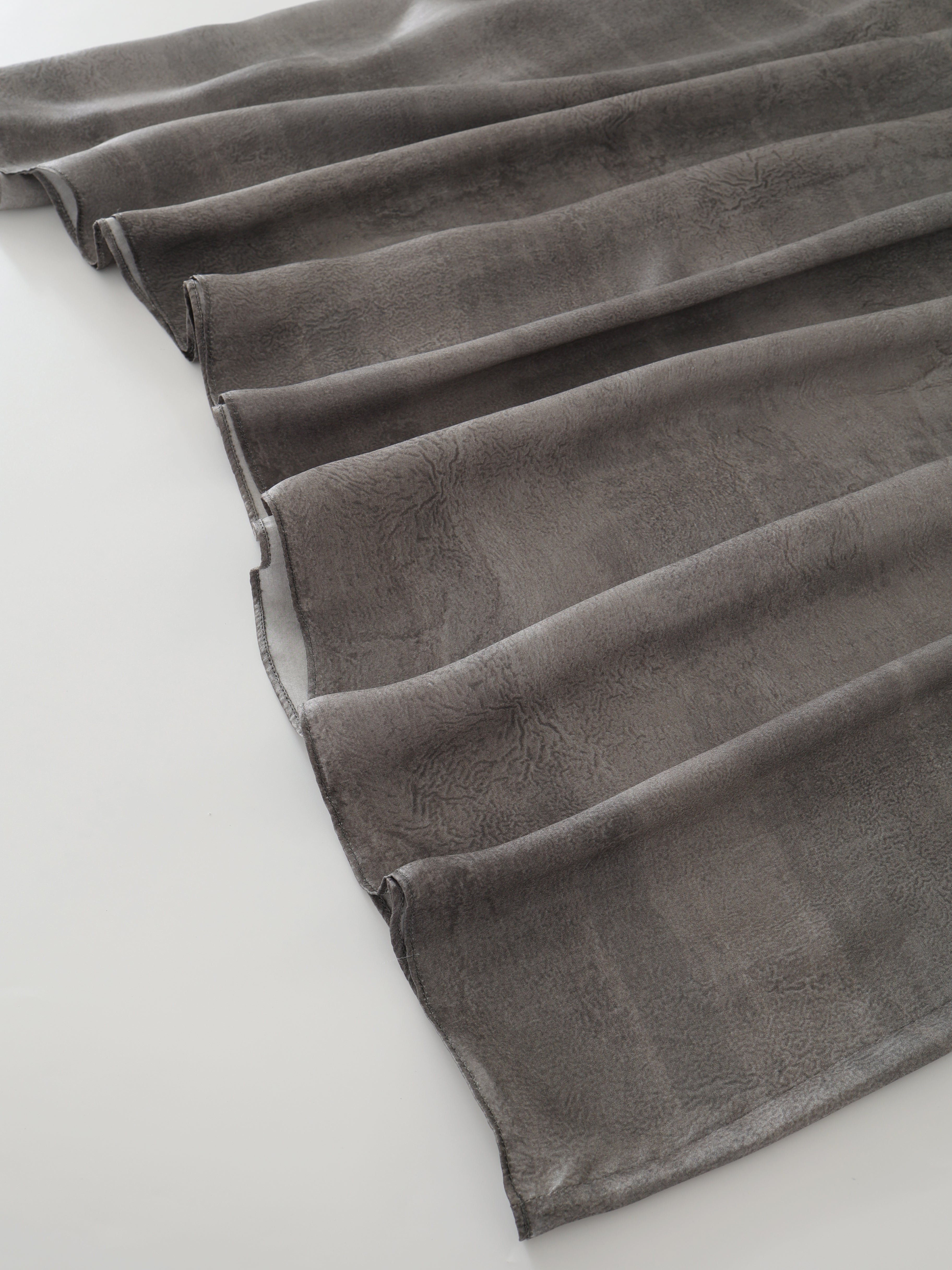 SS25 - Artist Collaboration "Bee" Printed silk tie dress at back