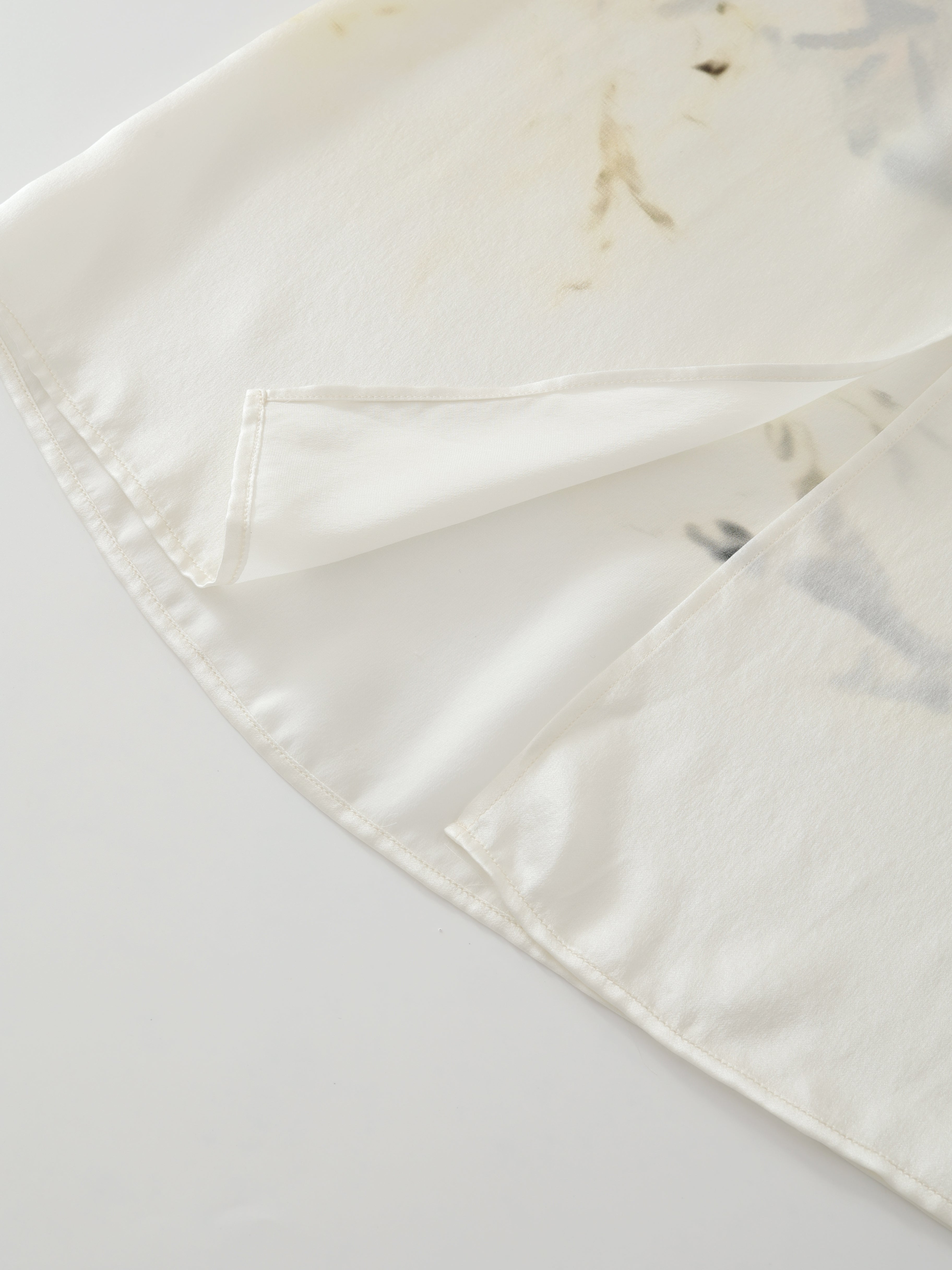 SS25 - Artist Collaboration "Bee" Printed silk stretch-waist skirt