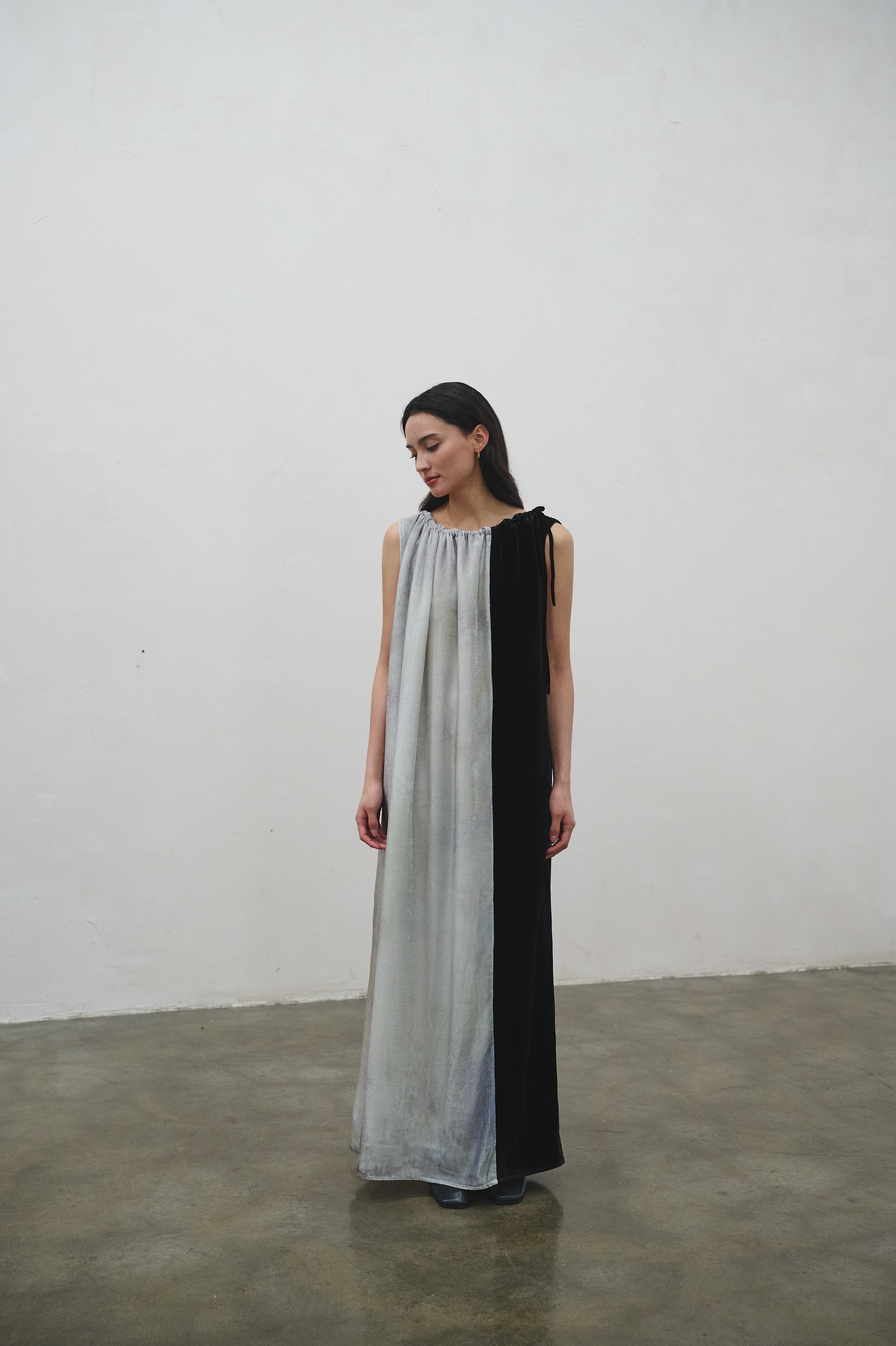 AW24 - Black and White Sleeveless Dress