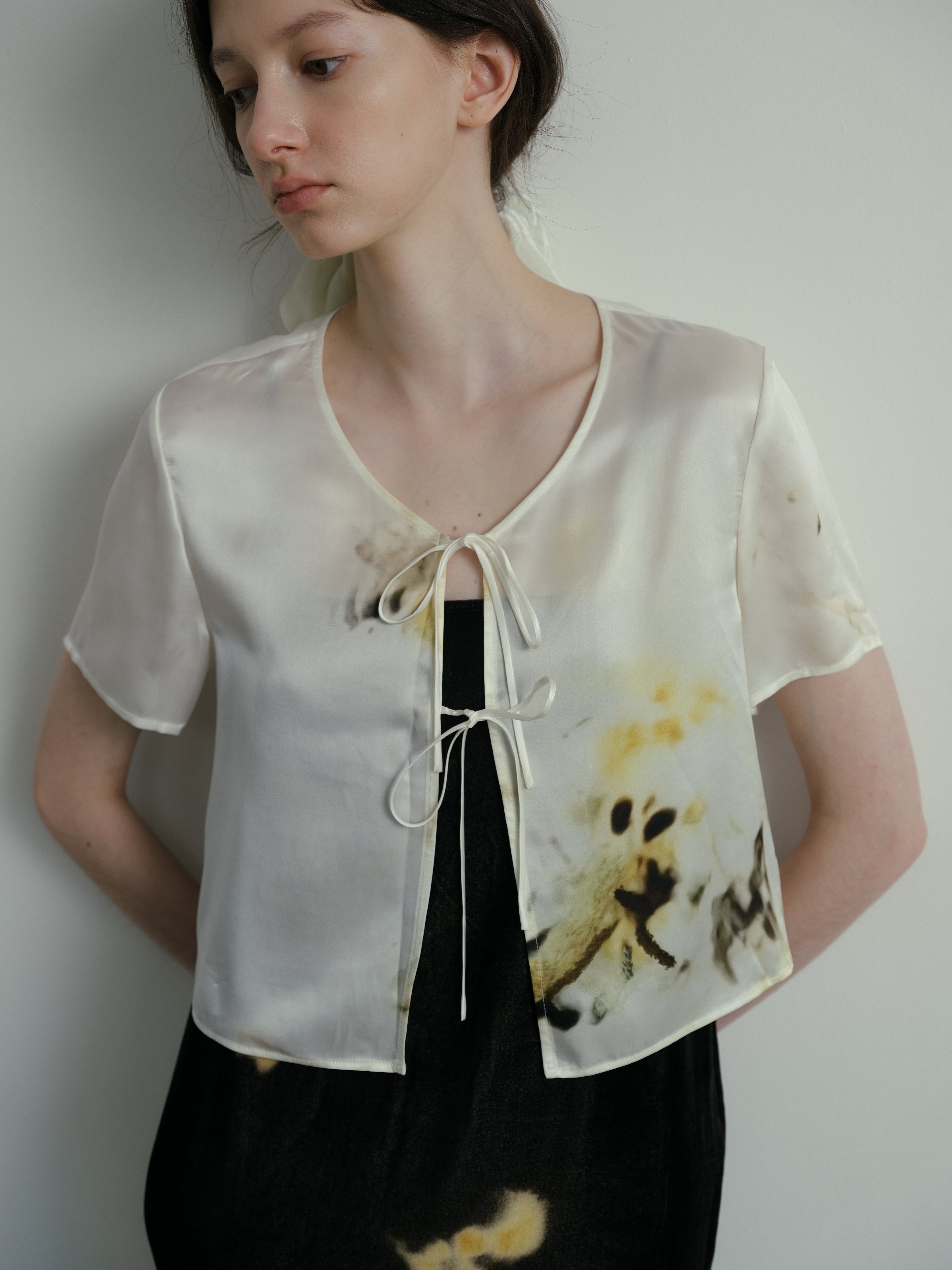 SS25 - Artist Collaboration "Bee" Silk short-sleeved lace-up top